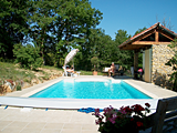Het zwembad met de zomerkeuken,voor een culinaire zwempartij